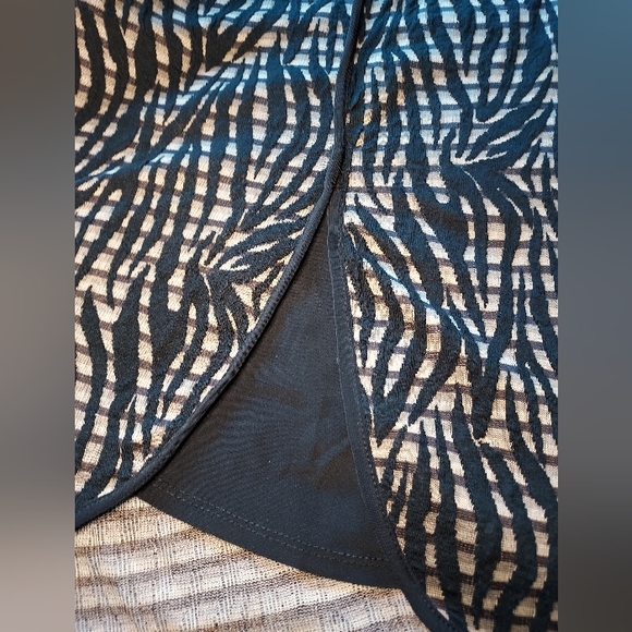 NWOT black and tan long-sleeved shirt from cj banks, women's size 3X - Picture 8 of 8